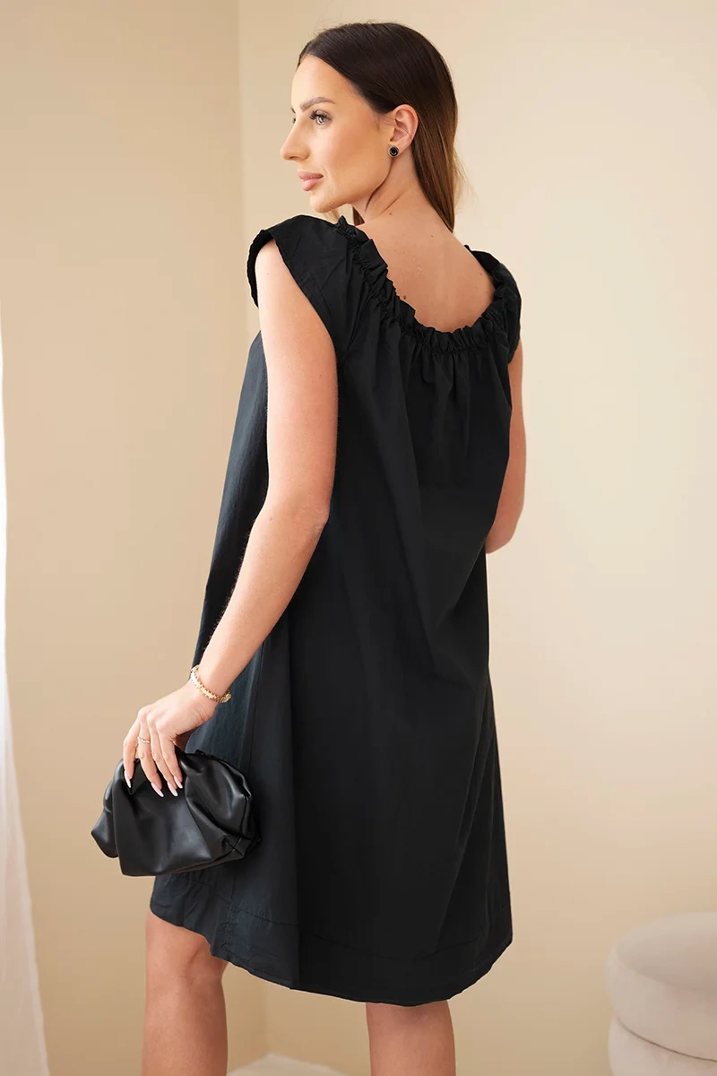 Sukienka damska bawełniana z marszczonym dekoltem i falbanką czarna - obrazek 7