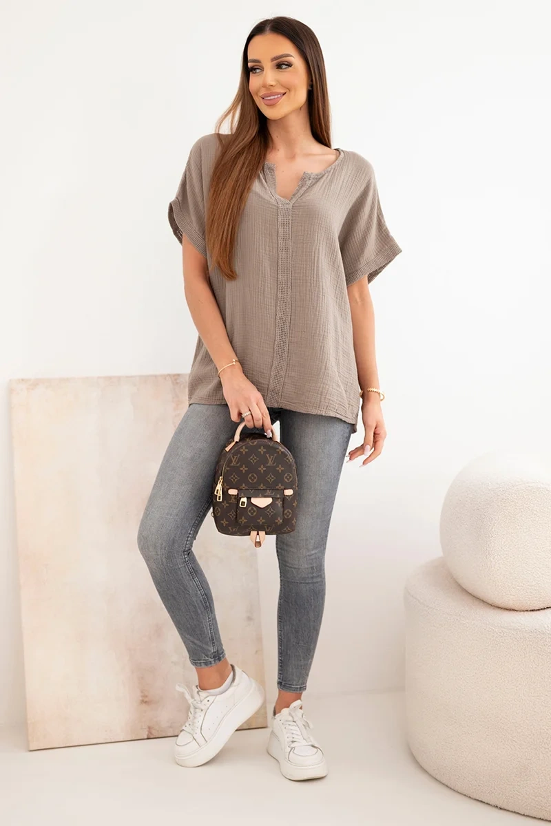 Bluzka damska bawełniana oversize z dekoltem V i koronką fango - obrazek 2