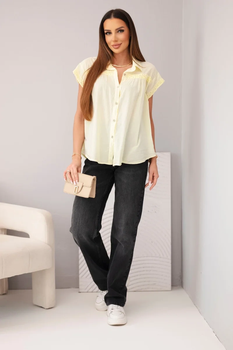 Bluzka damska bawełniana koszulowa z koronką i krótkim rękawem żółta - obrazek 2