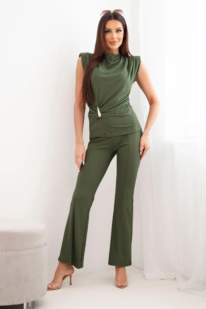 Komplet damski z marszczeniem bluzki i szerokimi spodniami khaki