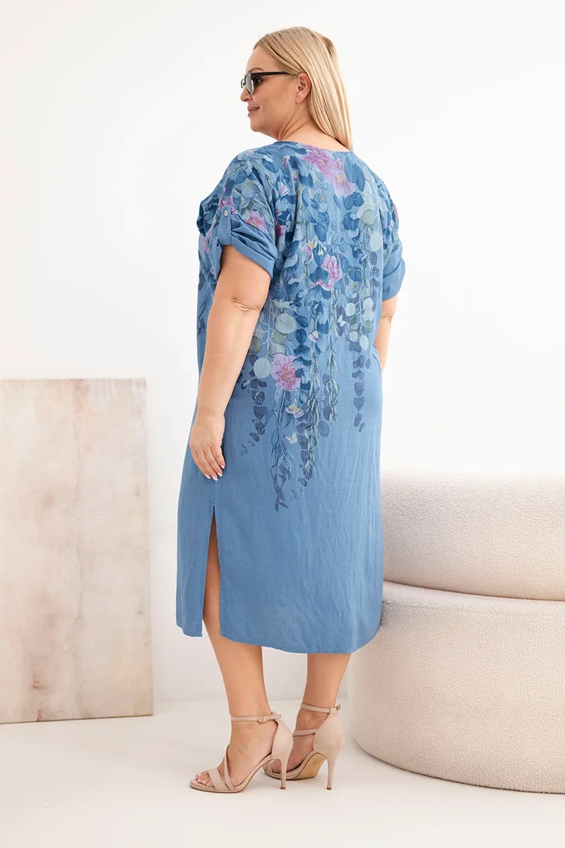 Sukienka damska wiskozowa Plus Size z krótkim rękawem i rozcięciami po bokach jeansowa - obrazek 3