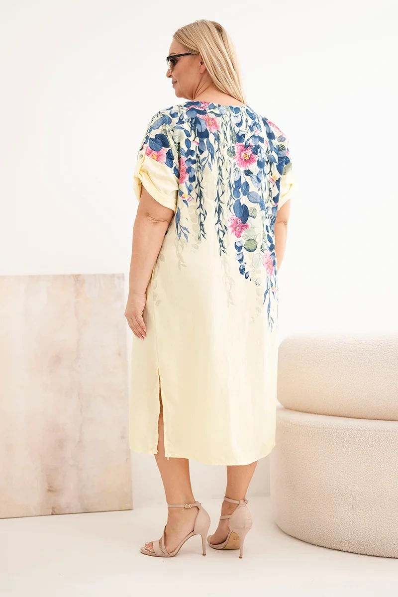 Sukienka damska wiskozowa Plus Size z krótkim rękawem i rozcięciami po bokach żółta - obrazek 3