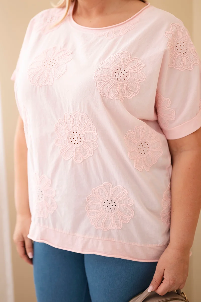 Bluzka damska bawełniana Plus Size z haftowanymi kwiatami cukierkowy róż - obrazek 3