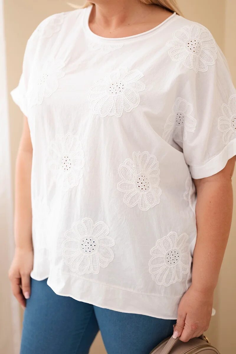 Bluzka damska bawełniana Plus Size z haftowanymi kwiatami biała - obrazek 2