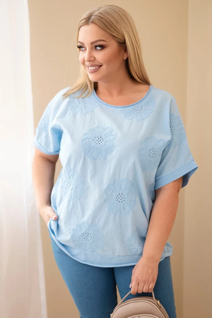 Bluzka damska bawełniana Plus Size z haftowanymi kwiatami niebieska