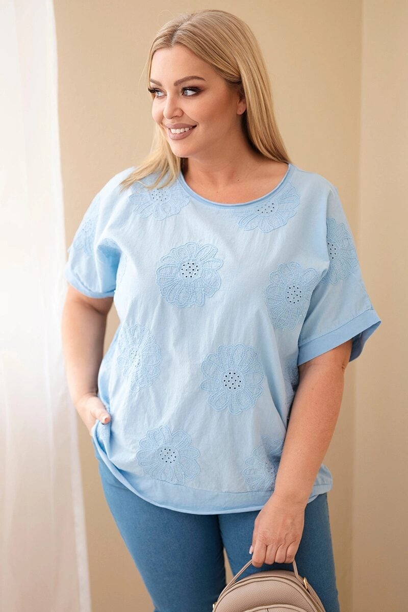 Bluzka damska bawełniana Plus Size z haftowanymi kwiatami niebieska