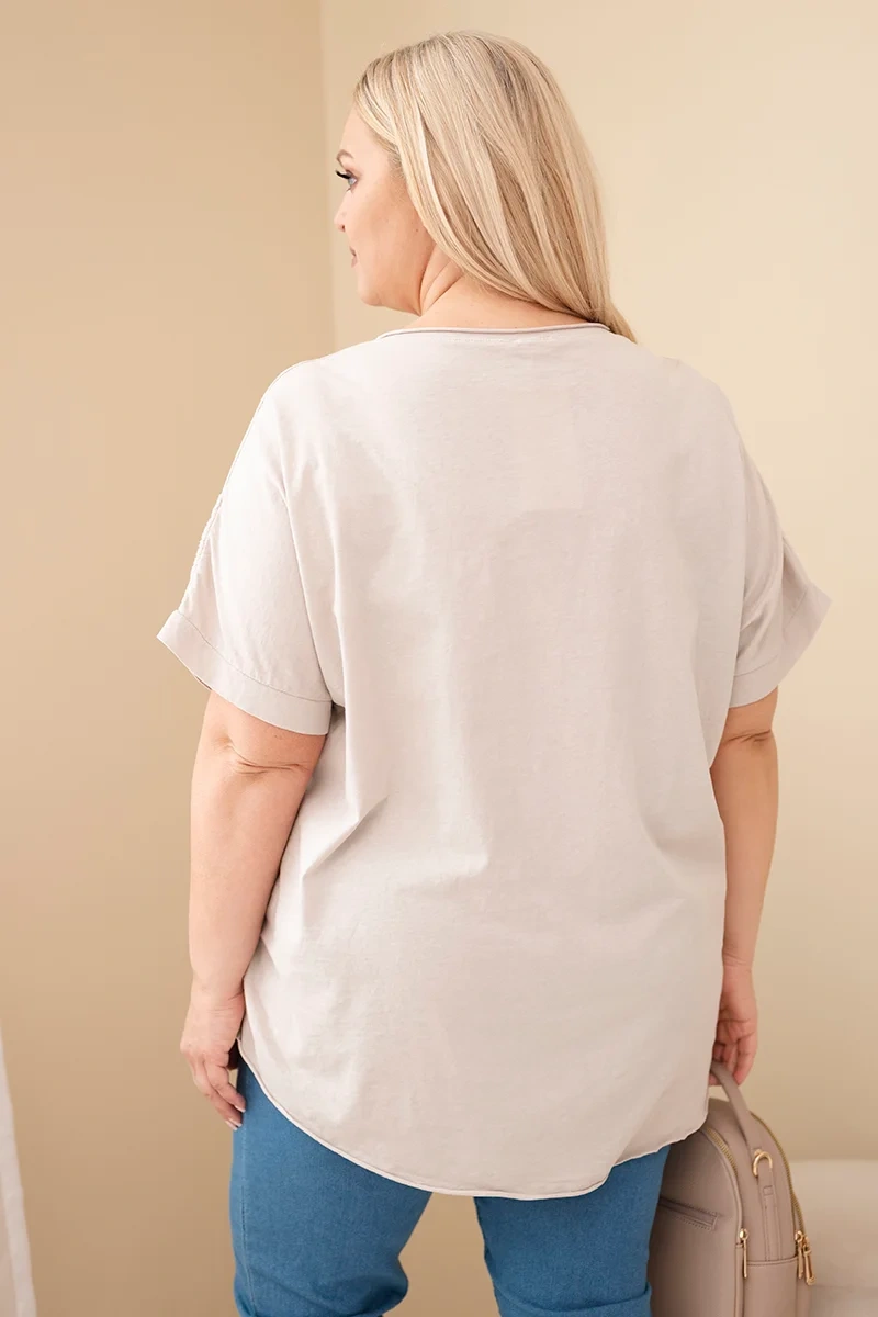 Bluzka damska bawełniana Plus Size z haftowanymi kwiatami beżowa - obrazek 3