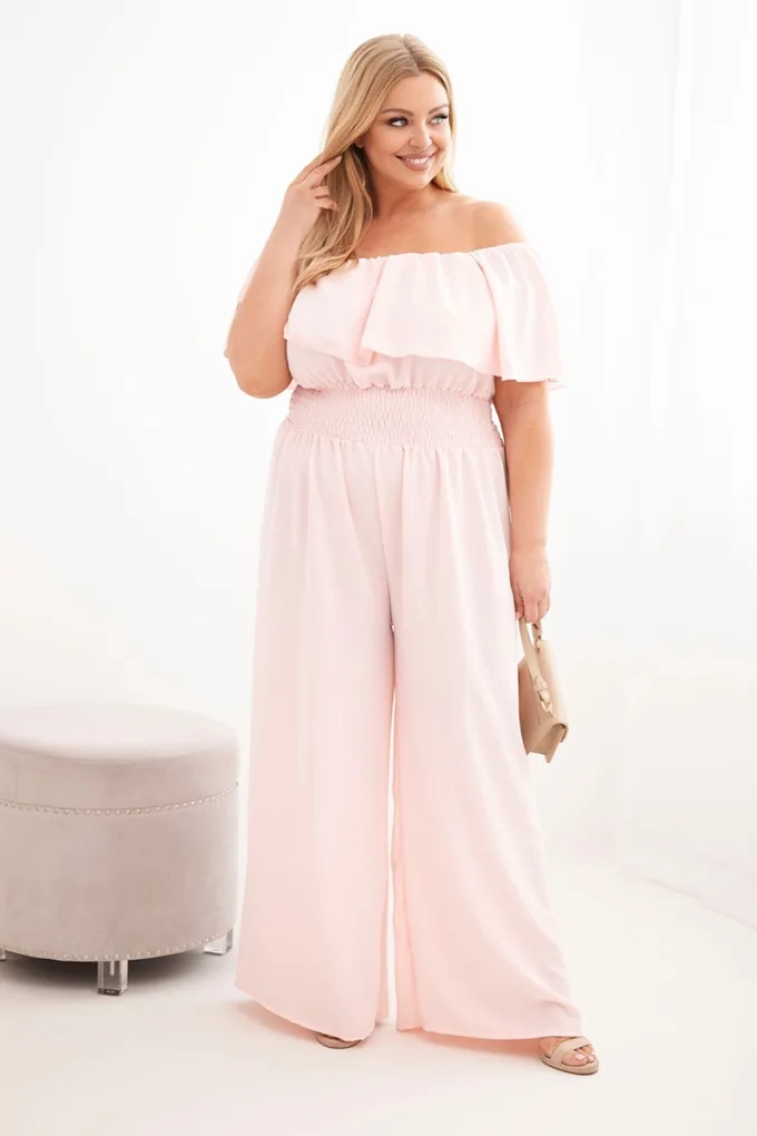 Kombinezon damski wiskozowy Plus Size hiszpanka z falbaną i szeroką nogawką pudrowy róż