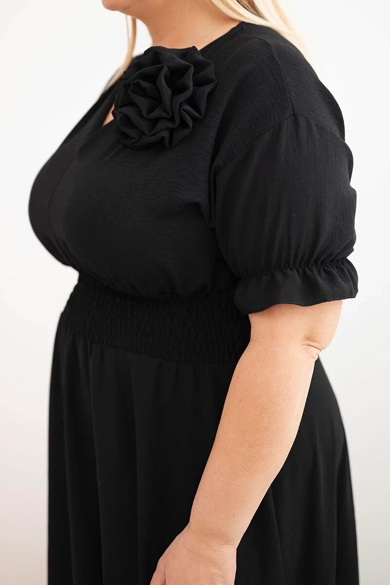 Sukienka damska wiskozowa Plus Size z dekoltem V i marszczoną talią czarna - obrazek 4