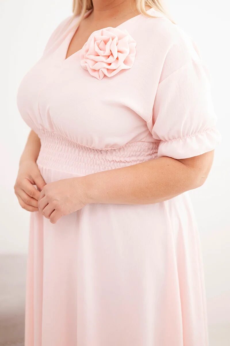Sukienka damska wiskozowa Plus Size z dekoltem V i marszczoną talią pudrowy róż - obrazek 4