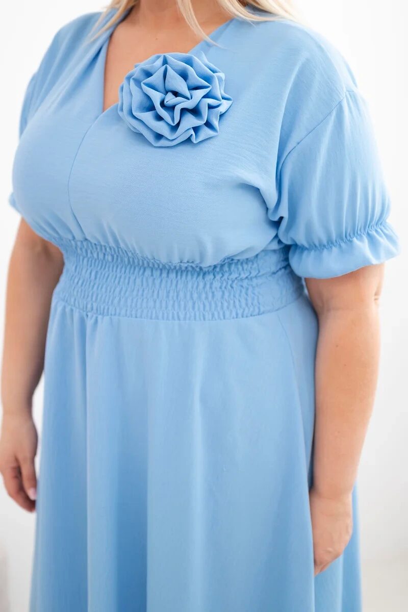 Sukienka damska wiskozowa Plus Size z dekoltem V i marszczoną talią niebieska - obrazek 4