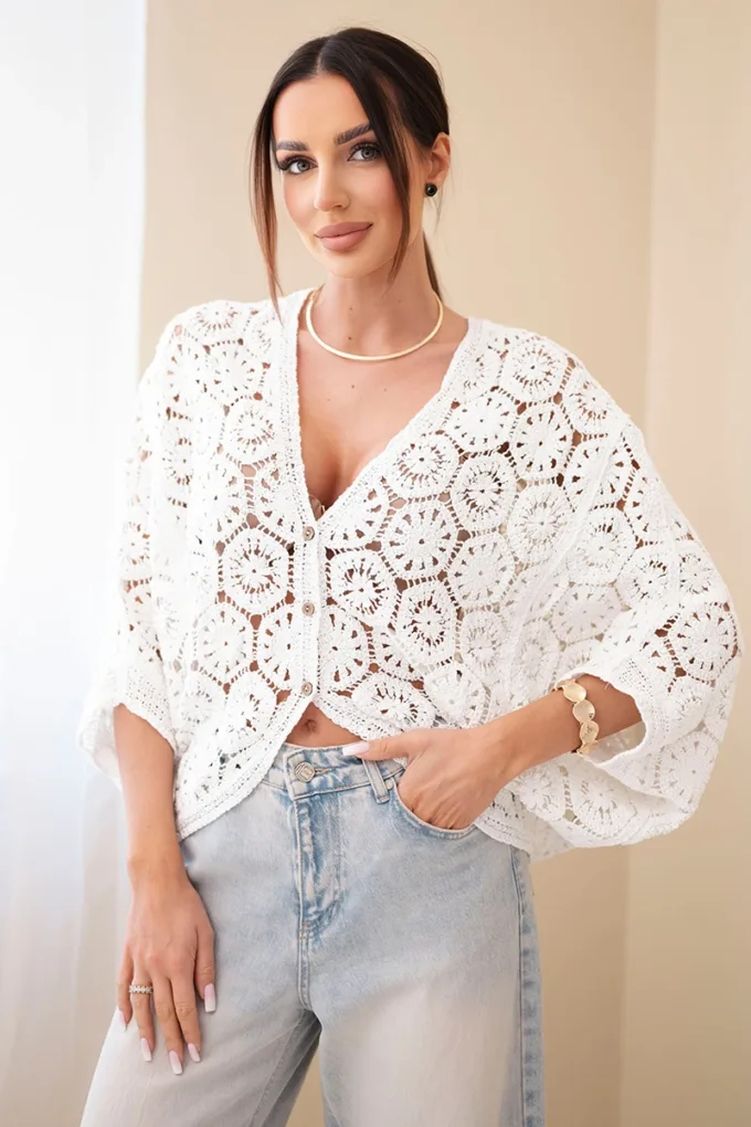 Sweter damski ażurowy oversize zapinany na guziki z dekoltem V biały