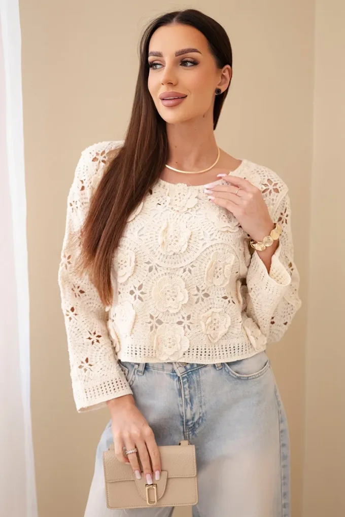 Sweter damski ażurowy z kwiatowym wzorem beżowy