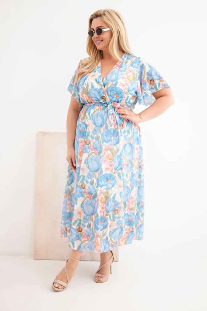 Sukienka damska Plus Size w kwiaty z wiązaniem niebieska