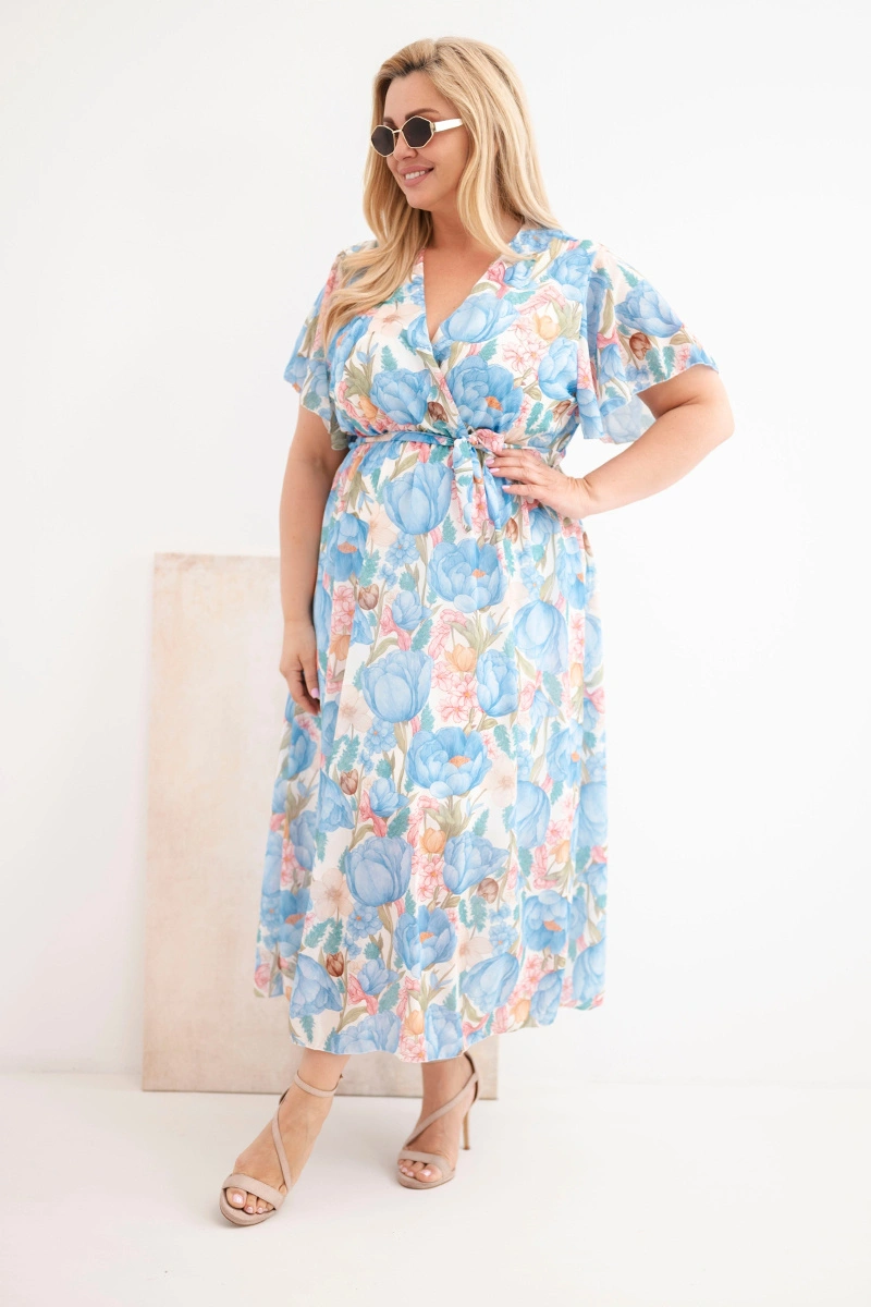 Sukienka damska Plus Size w kwiaty z wiązaniem niebieska
