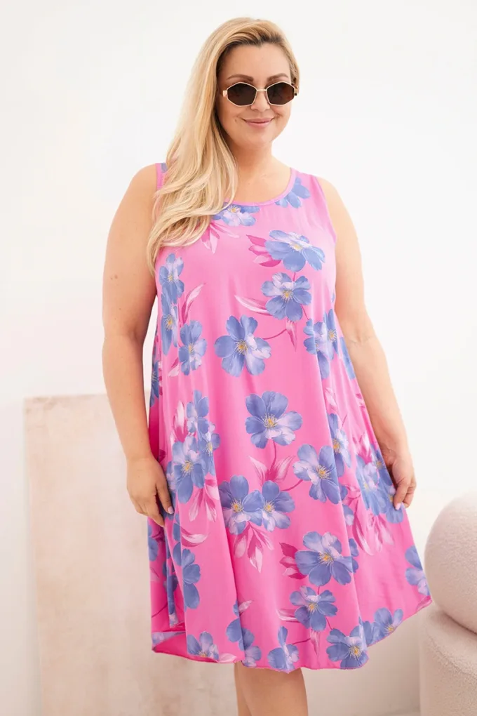 Sukienka damska Plus Size wiskozowa w kwiaty na ramiączkach różowa