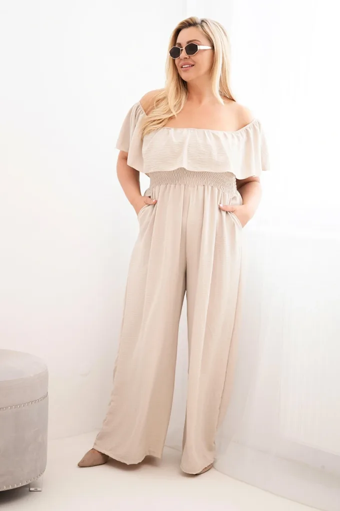 Kombinezon damski Plus Size z falbaną i krótkim rękawem beżowy