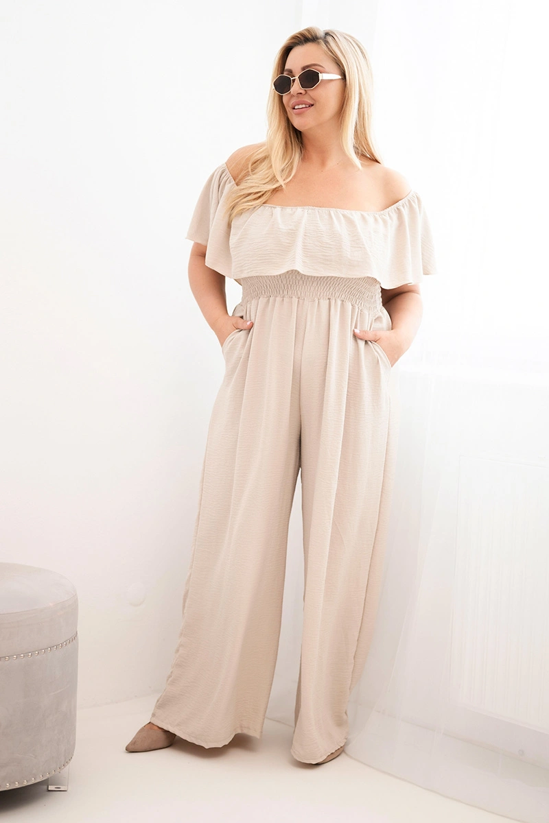 Kombinezon damski Plus Size z falbaną i krótkim rękawem beżowy