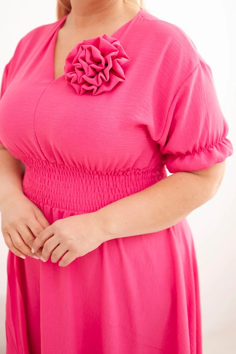 Sukienka damska wiskozowa Plus Size z dekoltem V i marszczoną talią różowa - obrazek 4