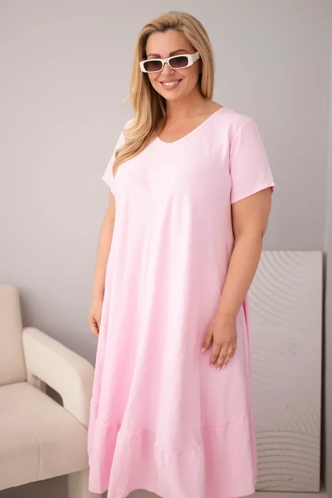 Sukienka damska plus size z krótkim rękawem i falbaną z lekkiej wiskozy cukierkowy róż