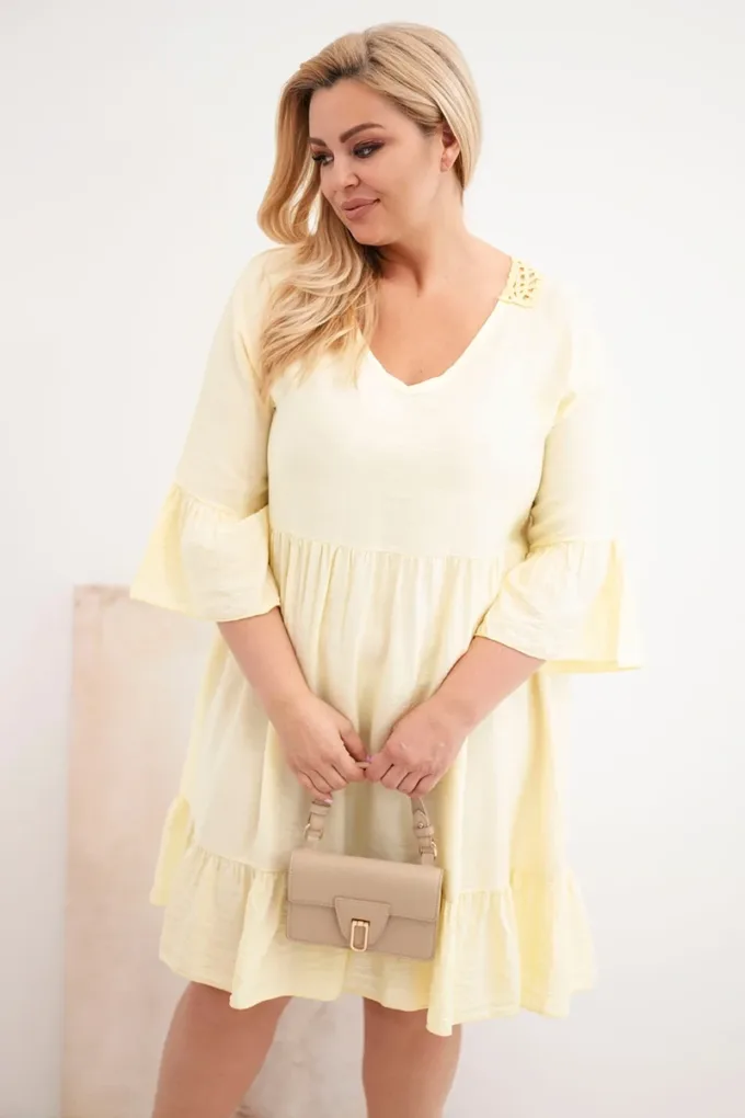 Sukienka damska Plus Size wiskozowa z ażurowym zdobieniem żółta