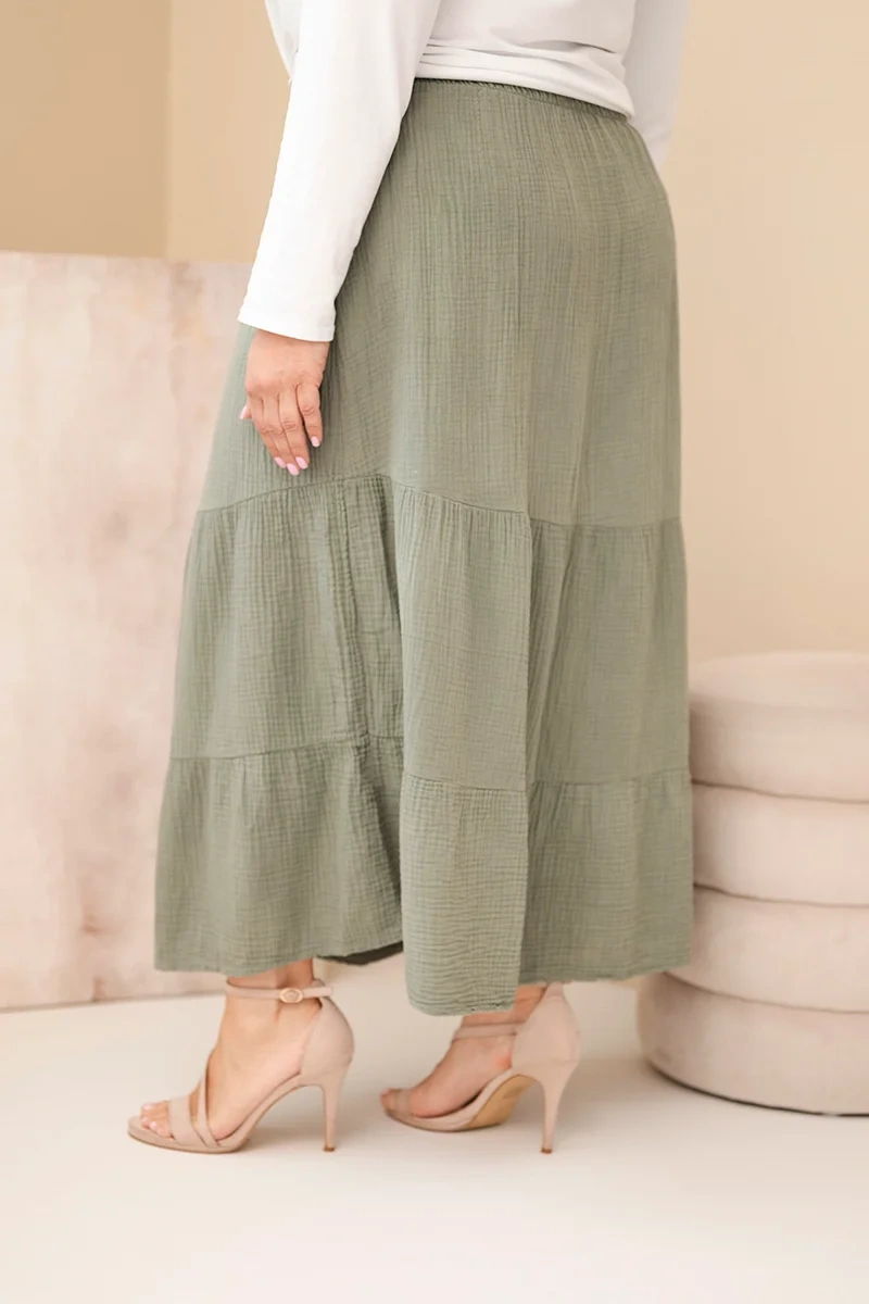 Spódnica damska Plus Size bawełniana muślinowa z falbaną i gumką khaki - obrazek 3