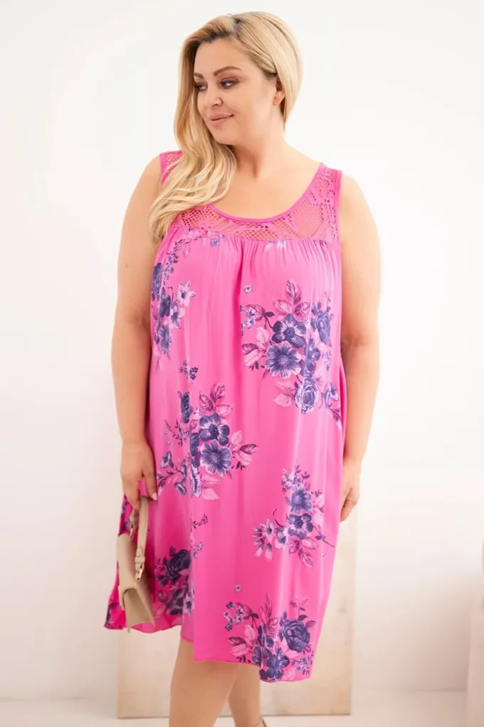 Sukienka damska Plus Size wiskozowa w kwiaty z koronkową górą różowa
