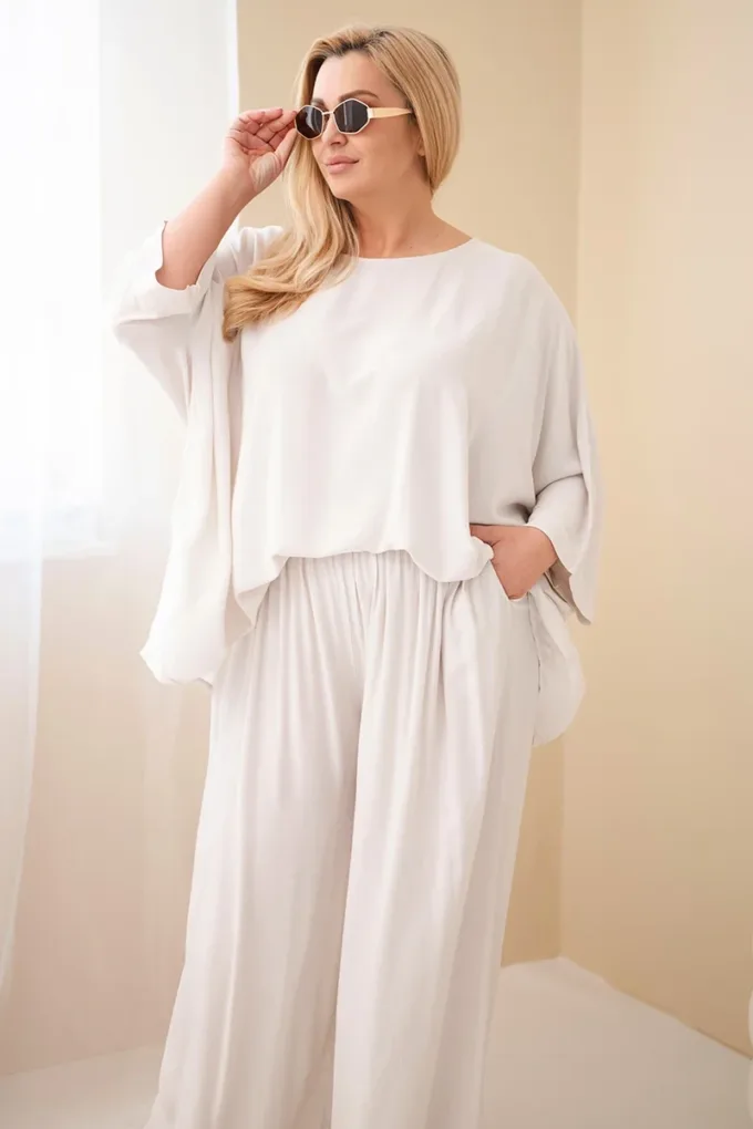 Komplet damski Plus Size wiskozowy z szerokimi spodniami i bluzką beżowy