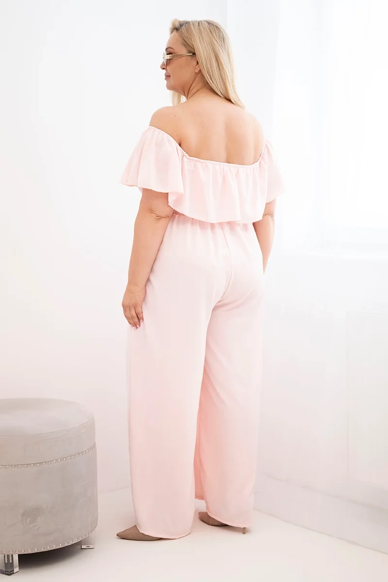 Kombinezon damski Plus Size z falbaną i krótkim rękawem pudrowy róż - obrazek 3