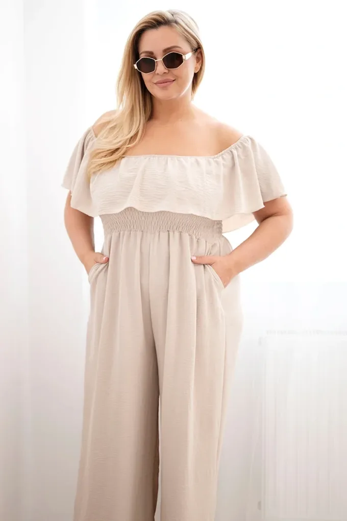 Kombinezon damski Plus Size z falbaną i krótkim rękawem beżowy