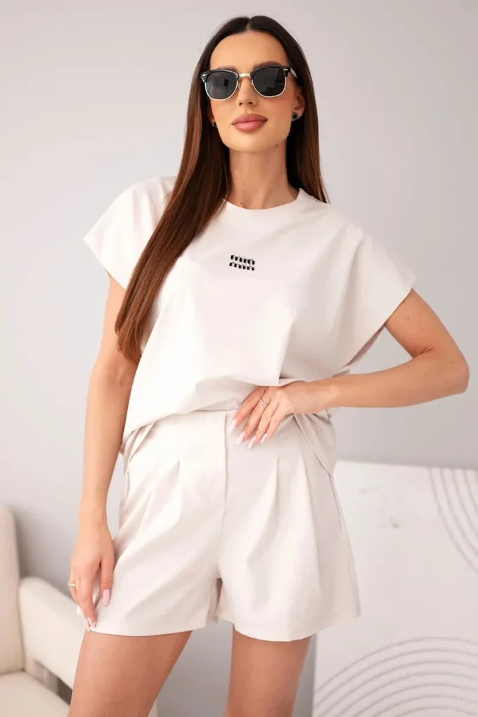 Komplet damski z lyocellu z bluzką i spodenkami z zakładkami beżowy