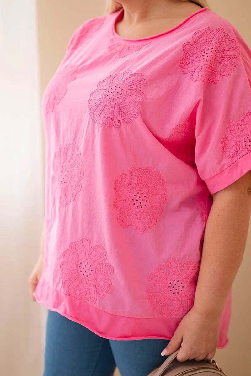 Bluzka damska bawełniana Plus Size z haftowanymi kwiatami różowa - obrazek 2