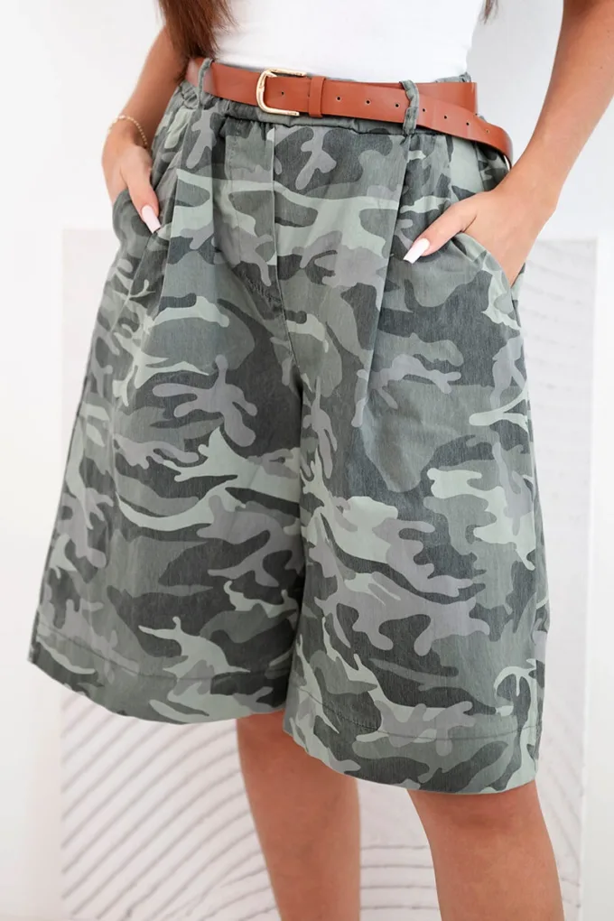 Spodenki damskie z paskiem i wzorem moro na lato khaki
