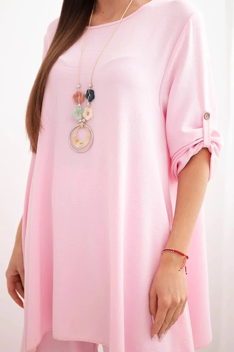 Komplet bluzka + spodnie z wisiorkiem cukierkowy róż - obrazek 3
