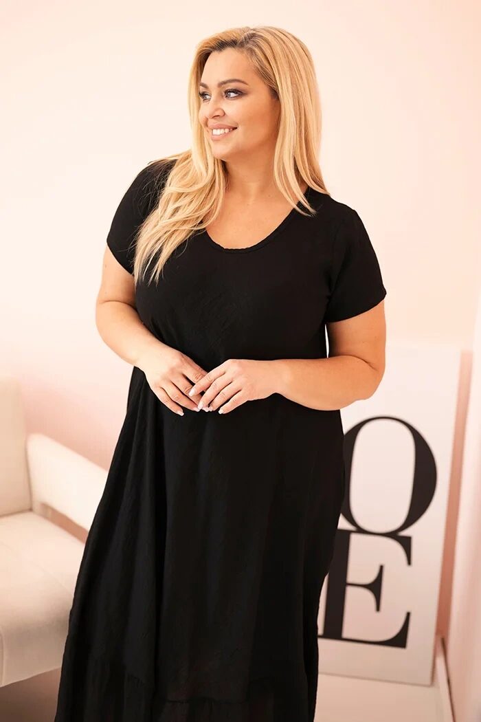 Sukienka damska plus size z krótkim rękawem i falbaną z lekkiej wiskozy czarna - obrazek 2