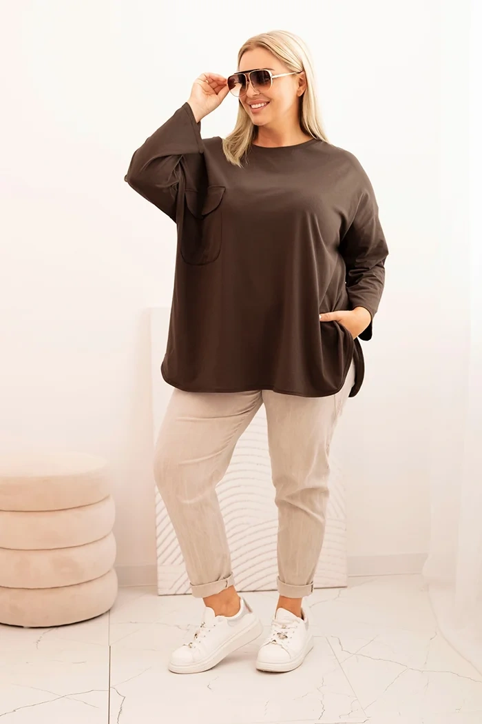 Bluzka damska Plus Size z bawełną z kieszenią i rękawem podwijanym brązowa - obrazek 2