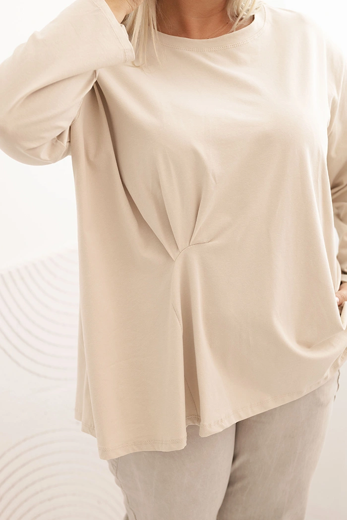 Bluzka damska plus size z bawełną z długim rękawem i marszczeniem beżowa - obrazek 4