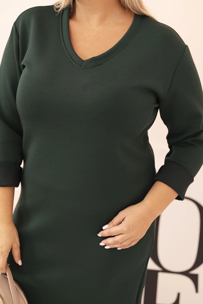 Sukienka damska Plus Size masełkowa z dekoltem V i rękawem ciemno zielona - obrazek 3