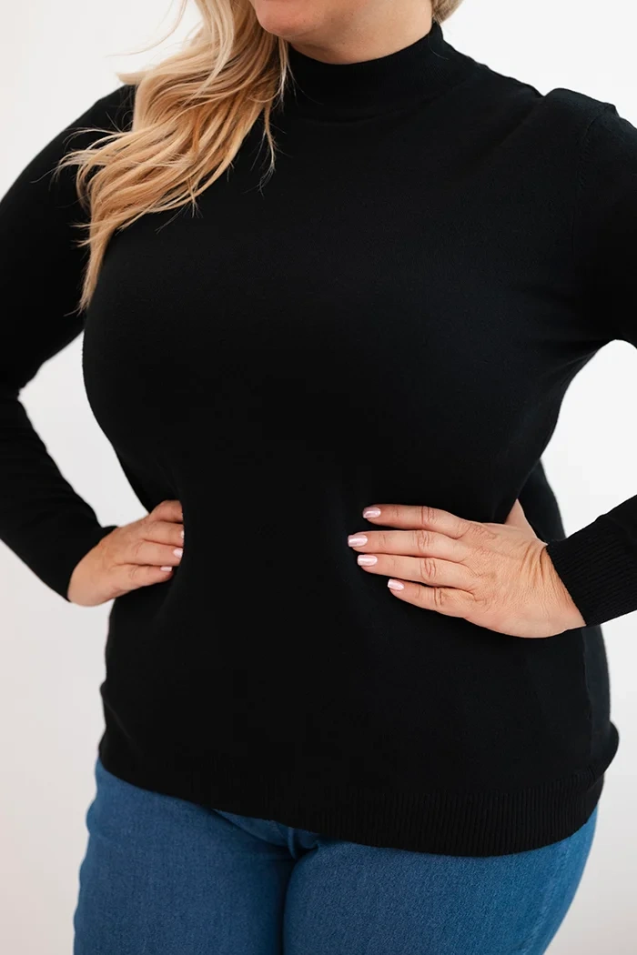 Sweter damski Plus Size z wiskozy z golfem czarny - obrazek 4