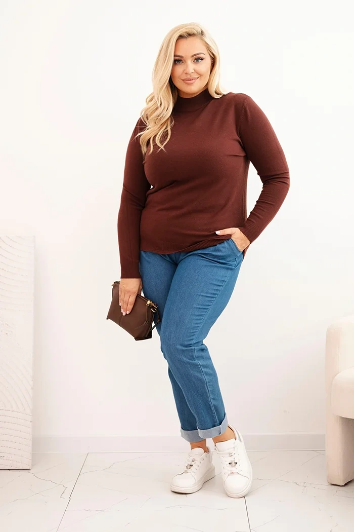 Sweter damski Plus Size z wiskozy z golfem brązowy - obrazek 2