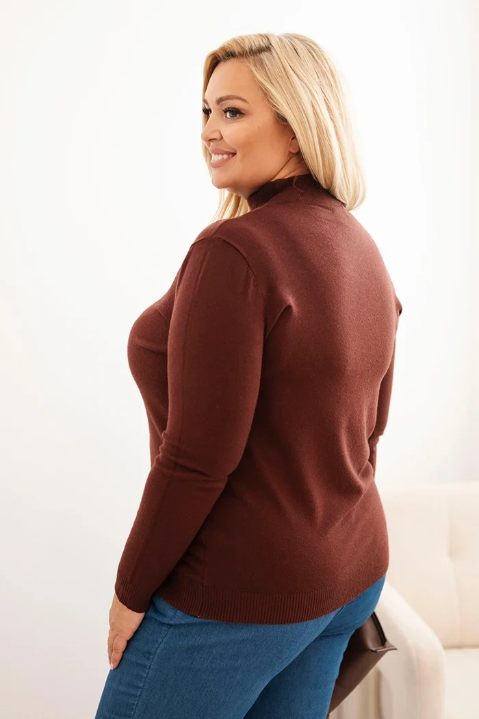 Sweter damski Plus Size z wiskozy z golfem brązowy - obrazek 3