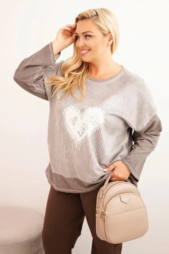 Bluza damska Plus Size bawełniana z nadrukiem serca i troczkami brązowa