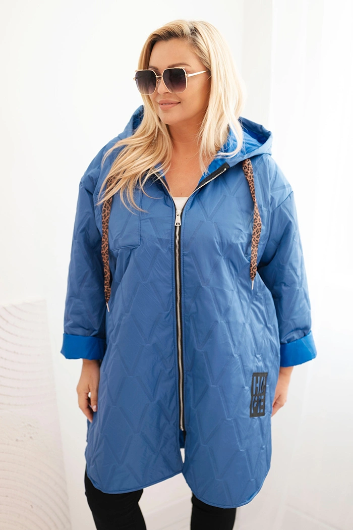 Kurtka damska Plus Size pikowana z kapturem i napisem HOPE jasno jeansowa