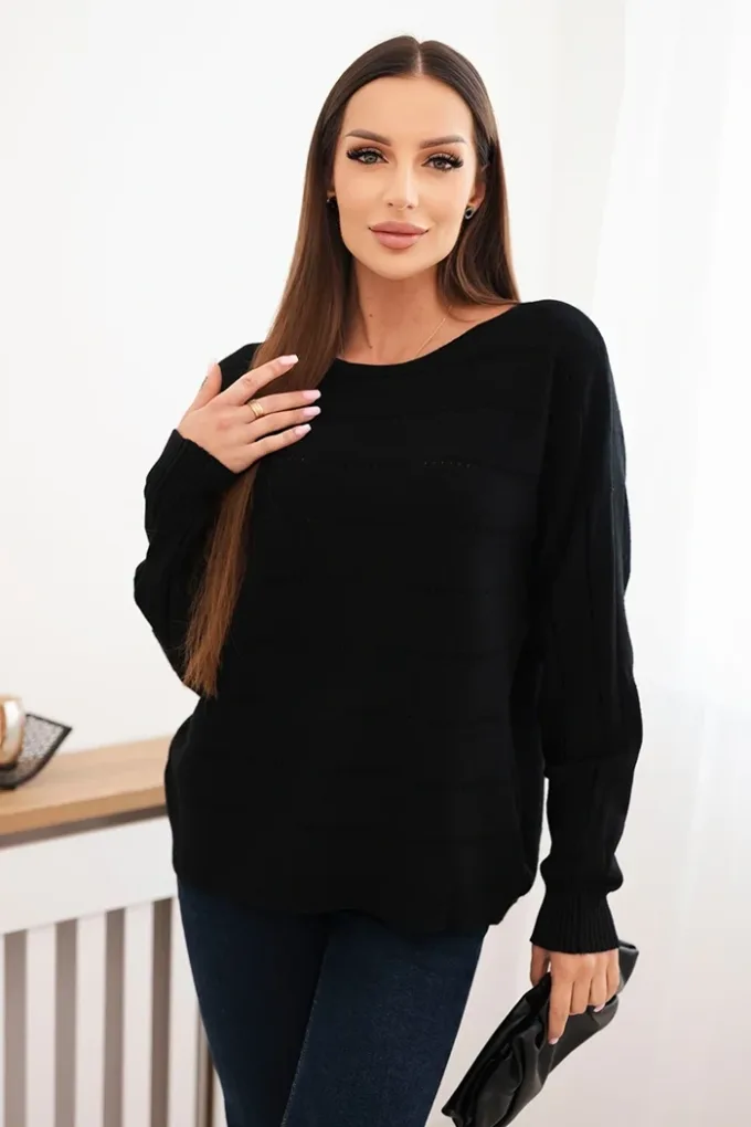 Sweter damski wiskozowy z ażurowym wzorem i długim rękawem czarny