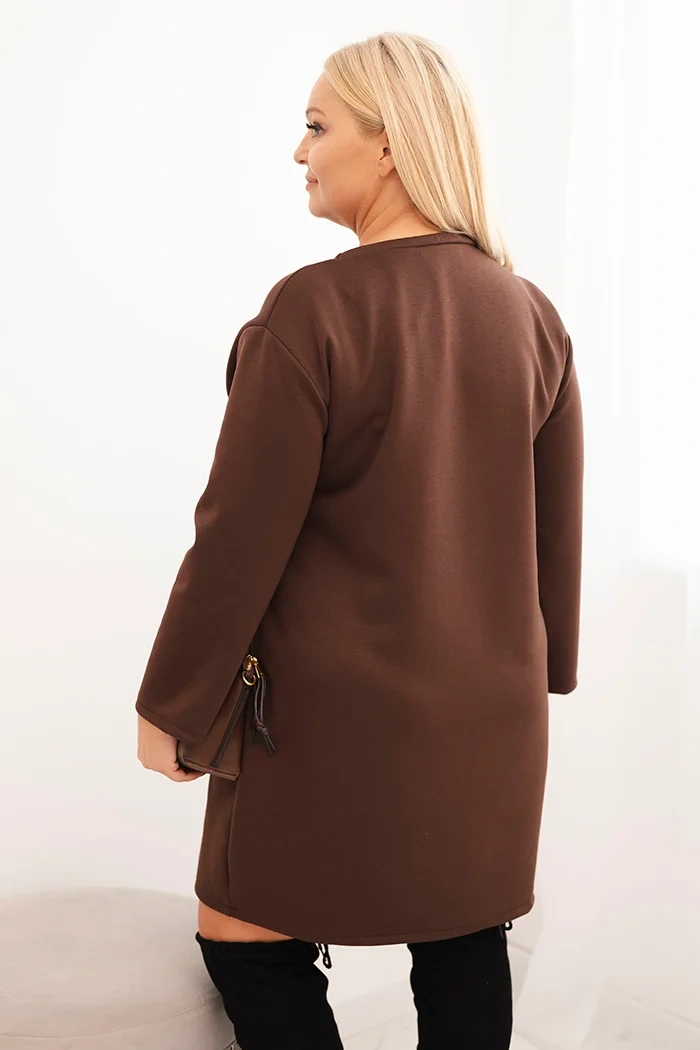 Sukienka damska Plus Size masełko z kieszenią i rękawem 3/4 brązowa - obrazek 3