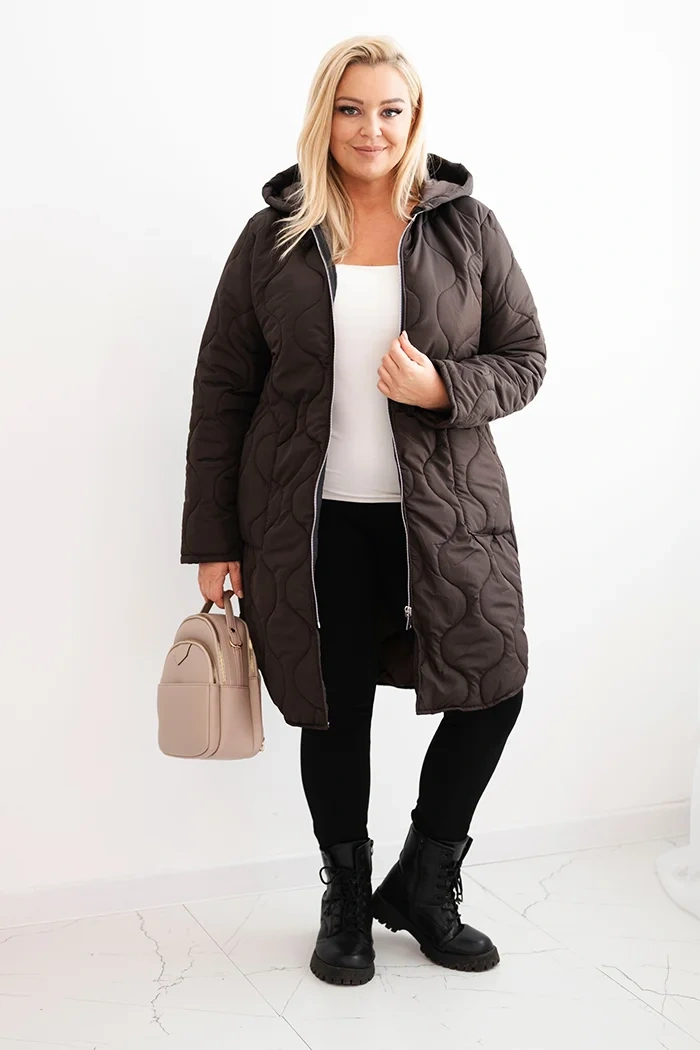 Kurtka damska Plus Size zimowa pikowana z kapturem brązowa - obrazek 2