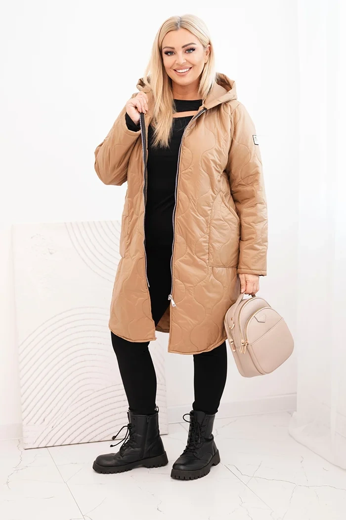 Kurtka damska Plus Size zimowa pikowana z kapturem camelowa - obrazek 2