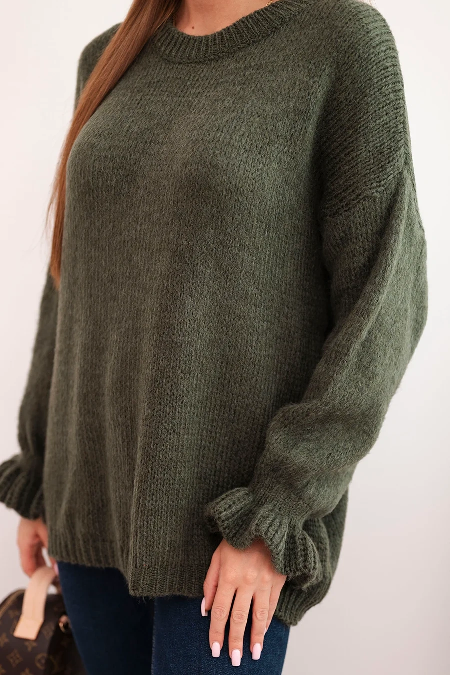 Sweter damski z dodatkiem moheru i wełny o luźnym fasonie khaki - obrazek 4