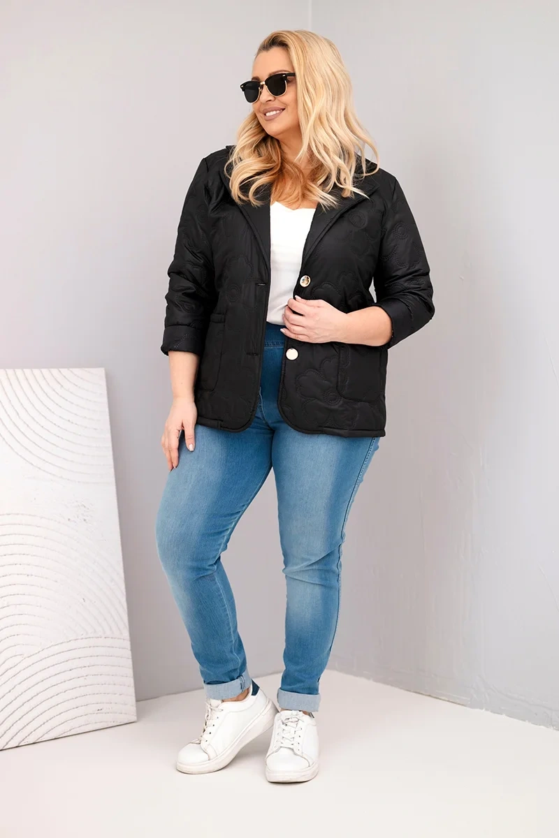 Kurtka damska Plus Size pikowana w kwiaty z kołnierzem i kieszeniami czarna - obrazek 2