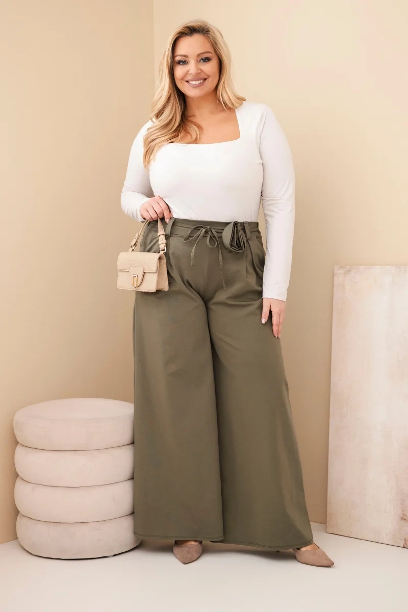 Spodnie damskie Plus Size z szeroką nogawką i ozdobnym kwiatem w talii khaki - obrazek 2